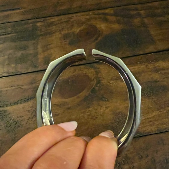 Silver tone Abstract Cuff Bracelet - Picture 4 of 4